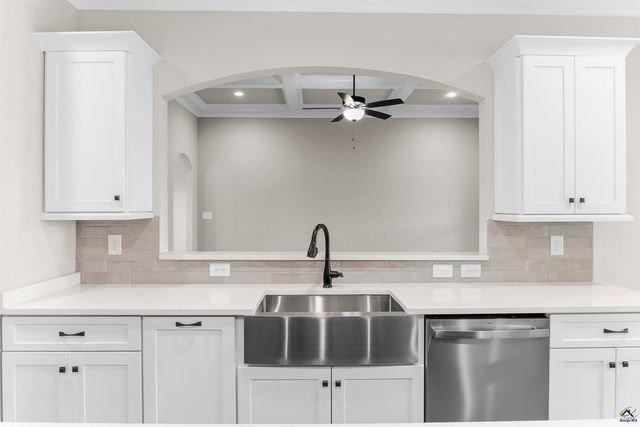 202 Emberwood Way, Kathleen, GA 31047