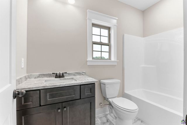 202 Emberwood Way, Kathleen, GA 31047