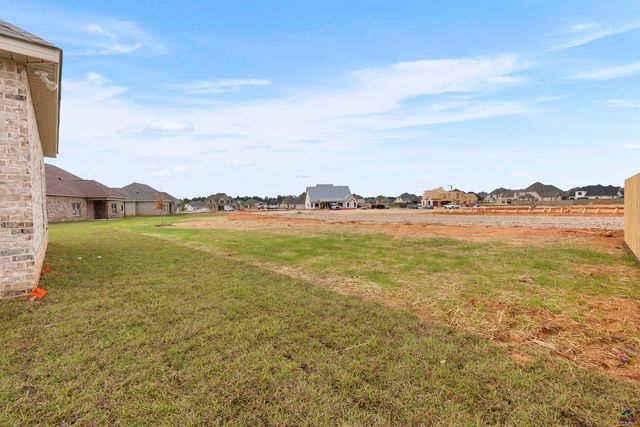 202 Emberwood Way, Kathleen, GA 31047