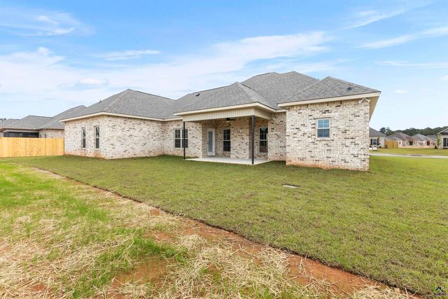 202 Emberwood Way, Kathleen, GA 31047