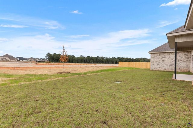 202 Emberwood Way, Kathleen, GA 31047