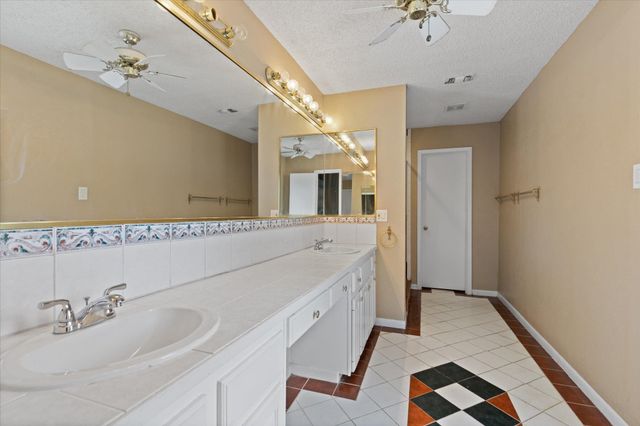 803 KINGSBURY CT, Longview, TX 75604