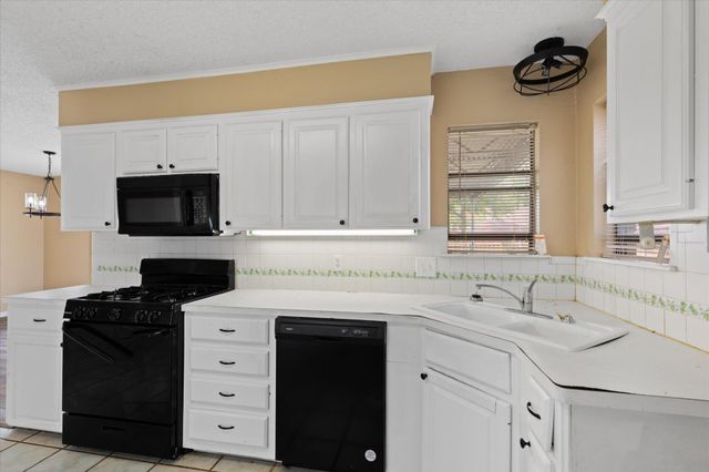 803 KINGSBURY CT, Longview, TX 75604