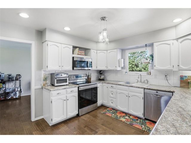 1802 Forest Ridge Dr, Colorado Springs, CO 80918