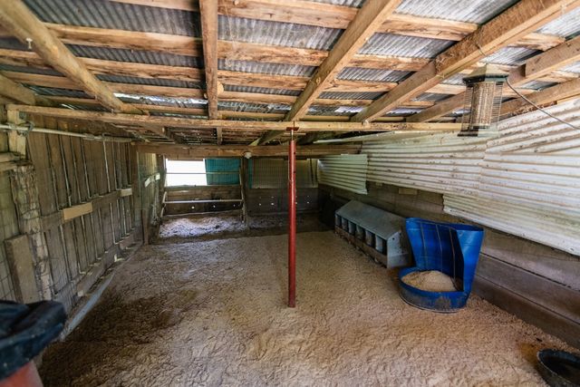 7636 Liberty Rd, Scotts Hill, TN 38374