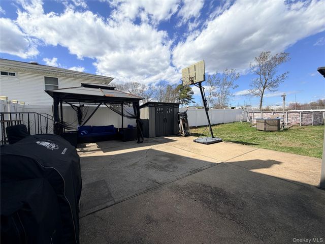 506 48th Street, Lindenhurst, NY 11757