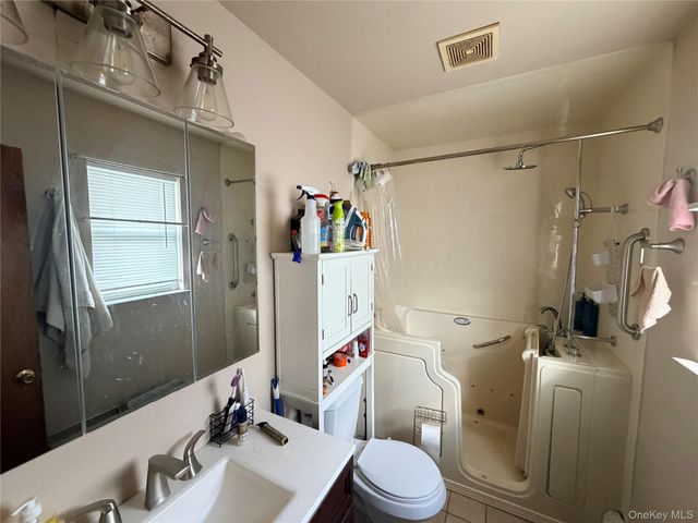506 48th Street, Lindenhurst, NY 11757