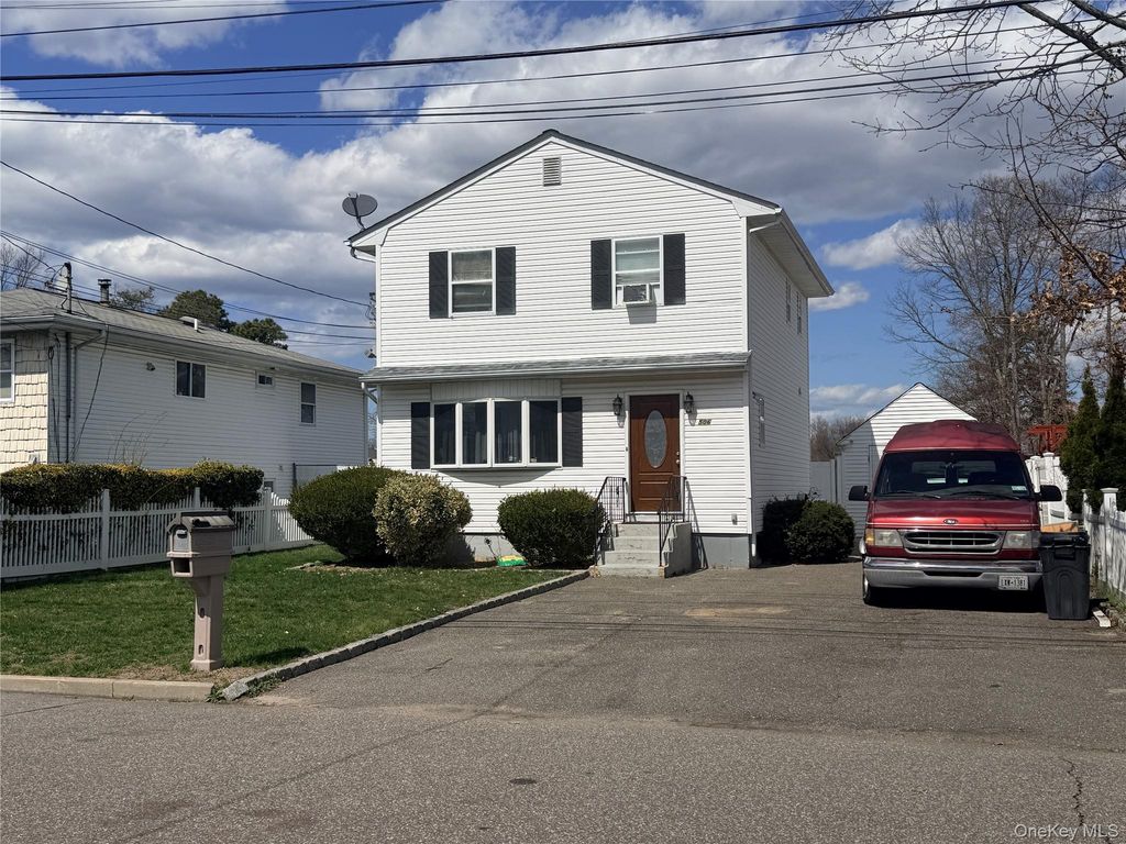 506 48th Street, Lindenhurst, NY 11757