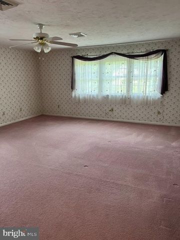 15 STONELEIGH DR, Lebanon, PA 17042