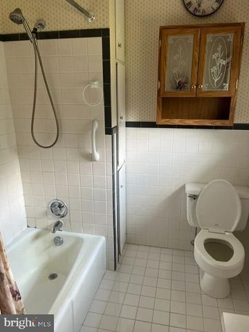 15 STONELEIGH DR, Lebanon, PA 17042