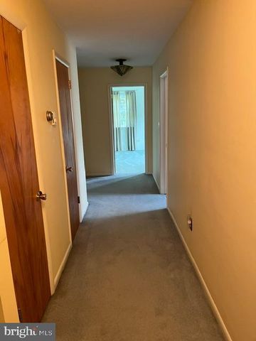 15 STONELEIGH DR, Lebanon, PA 17042