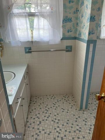 15 STONELEIGH DR, Lebanon, PA 17042