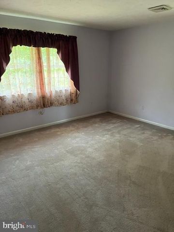 15 STONELEIGH DR, Lebanon, PA 17042