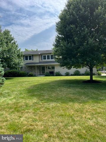 15 STONELEIGH DR, Lebanon, PA 17042