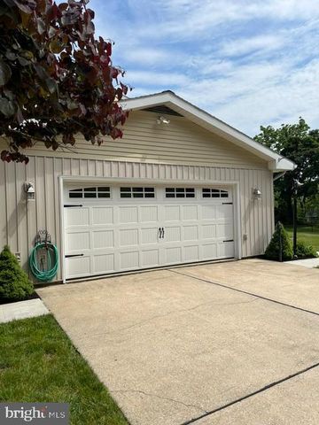 15 STONELEIGH DR, Lebanon, PA 17042