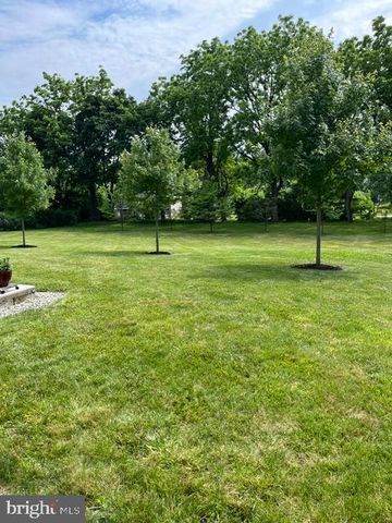 15 STONELEIGH DR, Lebanon, PA 17042