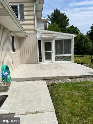 15 STONELEIGH DR, Lebanon, PA 17042