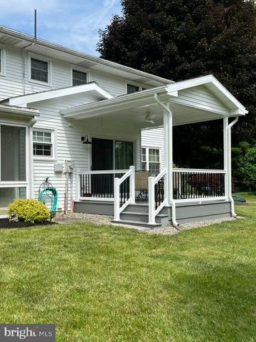 15 STONELEIGH DR, Lebanon, PA 17042