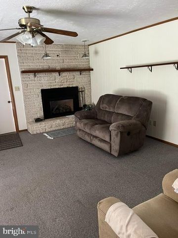 15 STONELEIGH DR, Lebanon, PA 17042