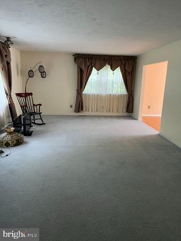 15 STONELEIGH DR, Lebanon, PA 17042