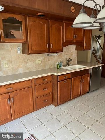 15 STONELEIGH DR, Lebanon, PA 17042