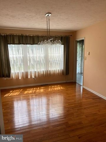 15 STONELEIGH DR, Lebanon, PA 17042