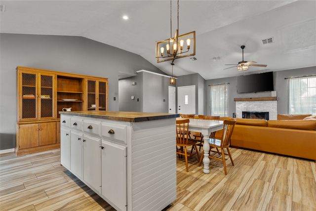 180 Quail Run Drive, Woodway, TX 76712