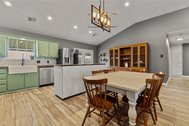 180 Quail Run Drive, Woodway, TX 76712