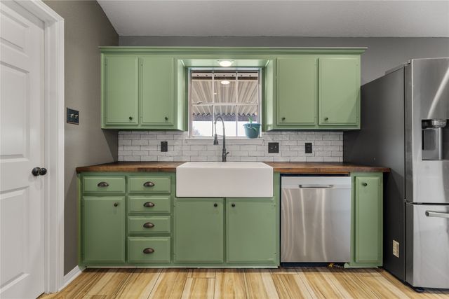 180 Quail Run Drive, Woodway, TX 76712