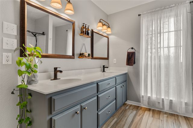 180 Quail Run Drive, Woodway, TX 76712