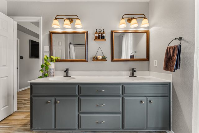 180 Quail Run Drive, Woodway, TX 76712