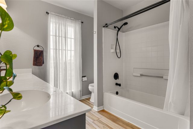 180 Quail Run Drive, Woodway, TX 76712