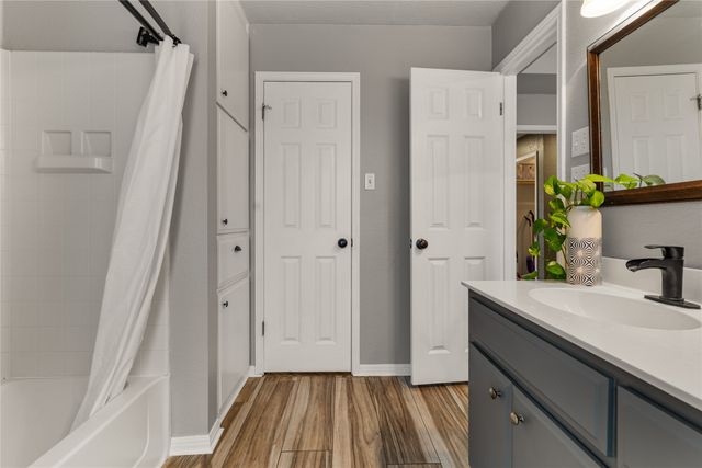 180 Quail Run Drive, Woodway, TX 76712