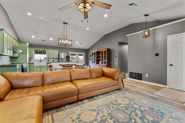 180 Quail Run Drive, Woodway, TX 76712