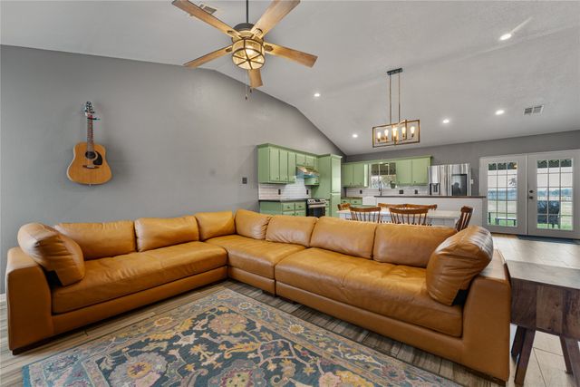 180 Quail Run Drive, Woodway, TX 76712