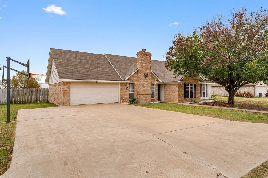 180 Quail Run Drive, Woodway, TX 76712