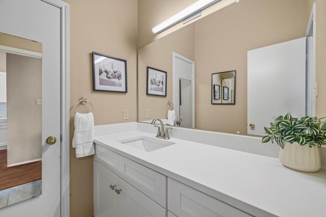 2802 Nueces ST 201, Austin, TX 78705