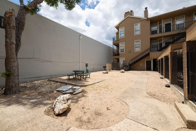 2802 Nueces ST 201, Austin, TX 78705