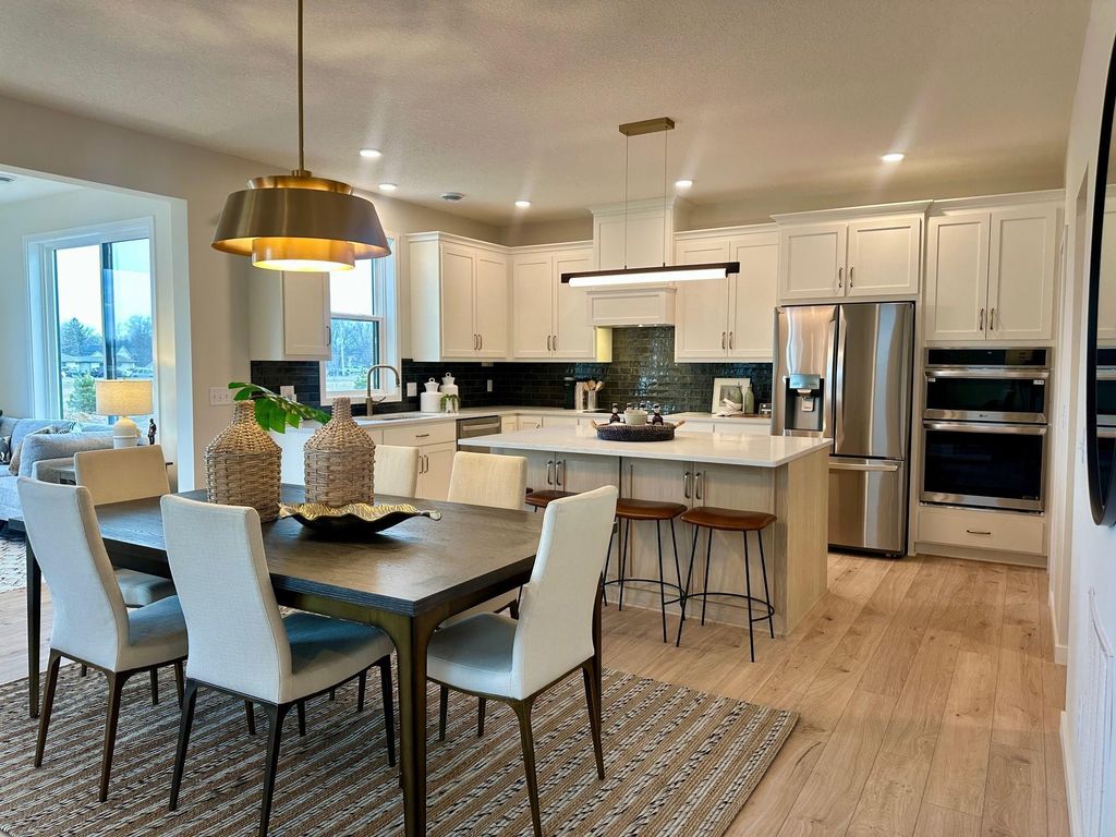 3480 Knightsbridge Trail N, Lake Elmo, MN 55042