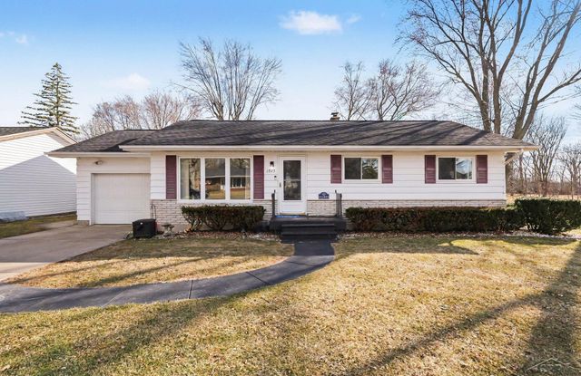 1925 Schust Road, Saginaw, MI 48604