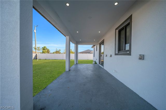 621 NE Juanita PL, Cape Coral, FL 33909