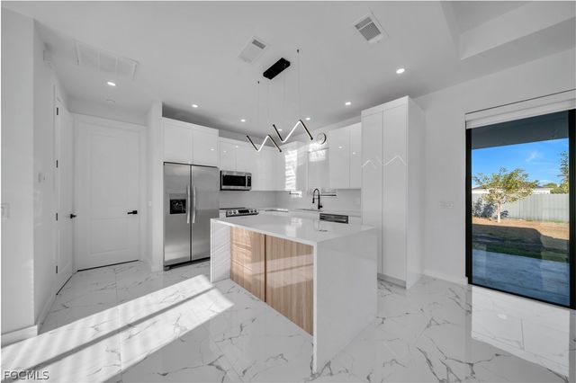 621 NE Juanita PL, Cape Coral, FL 33909