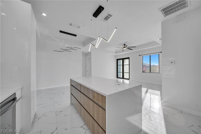 621 NE Juanita PL, Cape Coral, FL 33909