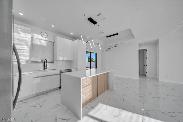 621 NE Juanita PL, Cape Coral, FL 33909