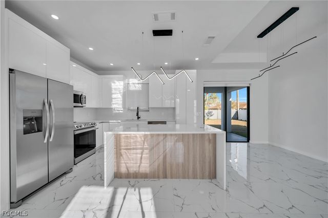 621 NE Juanita PL, Cape Coral, FL 33909