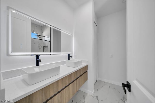 621 NE Juanita PL, Cape Coral, FL 33909