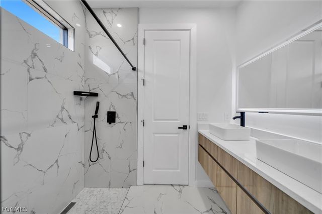 621 NE Juanita PL, Cape Coral, FL 33909