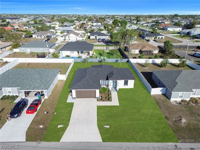621 NE Juanita PL, Cape Coral, FL 33909