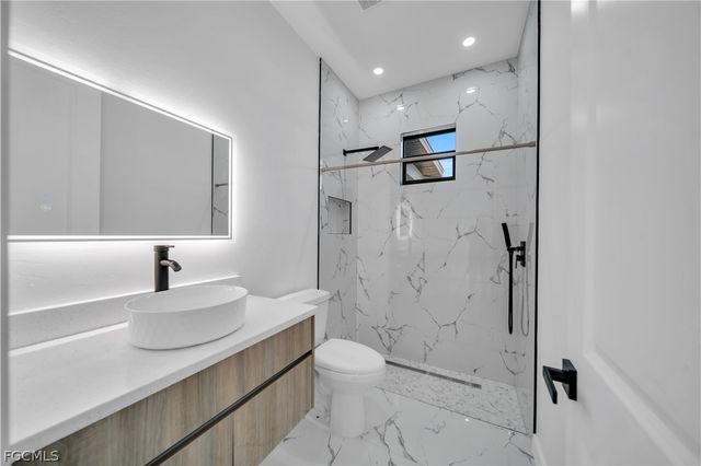 621 NE Juanita PL, Cape Coral, FL 33909