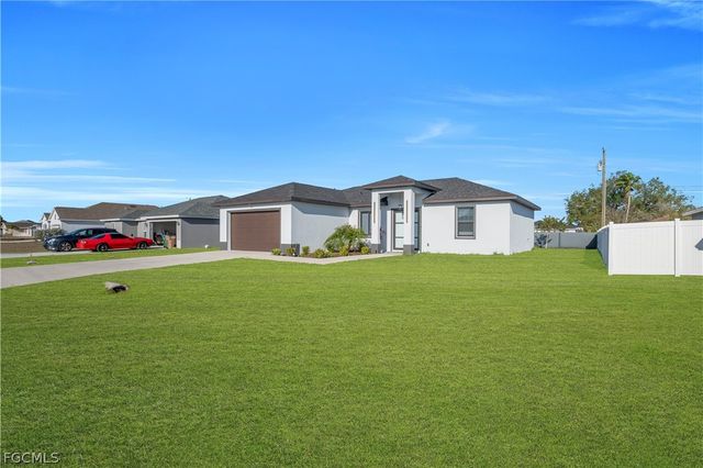 621 NE Juanita PL, Cape Coral, FL 33909